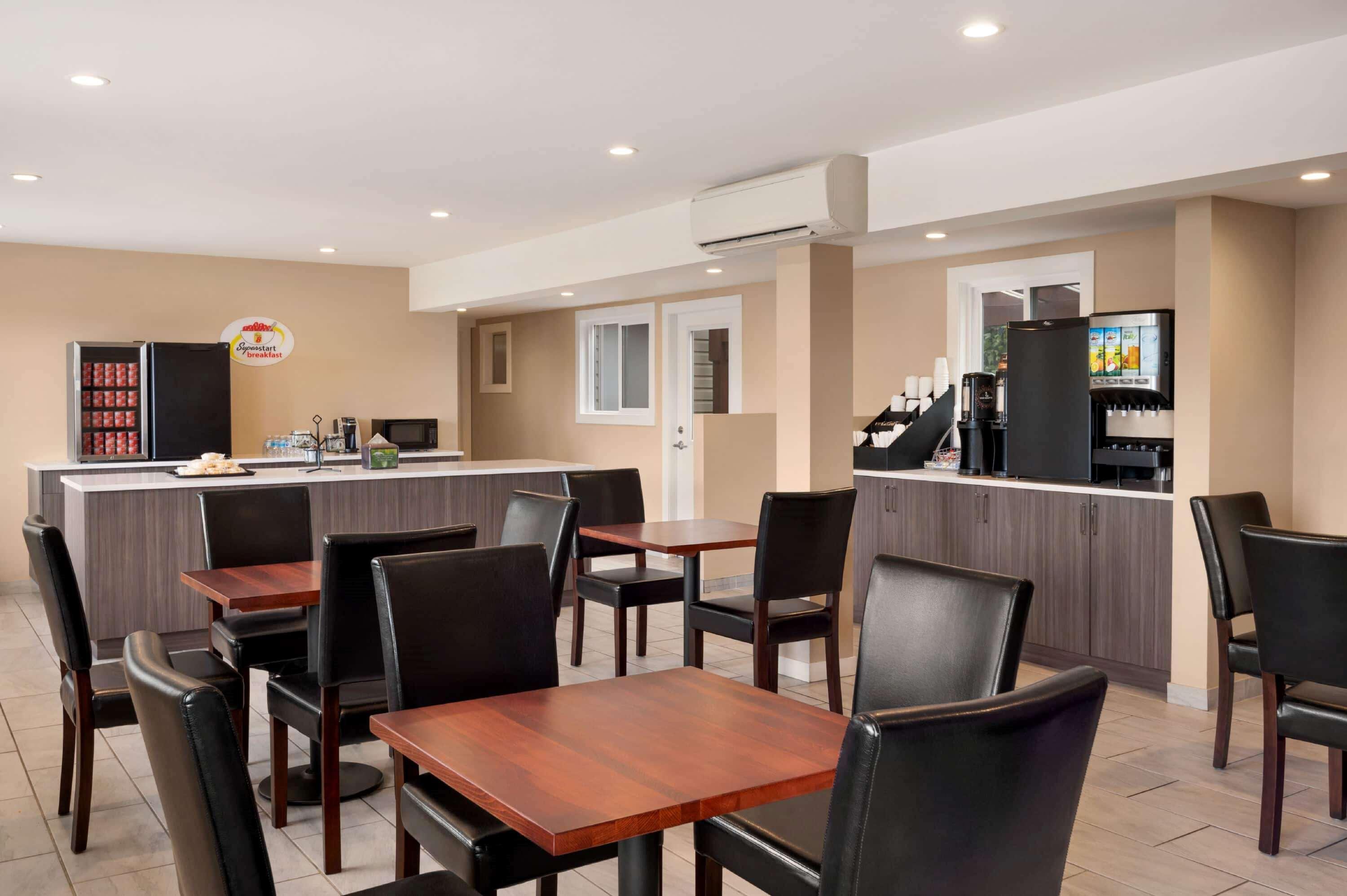 Super 8 By Wyndham Courtenay Buitenkant foto